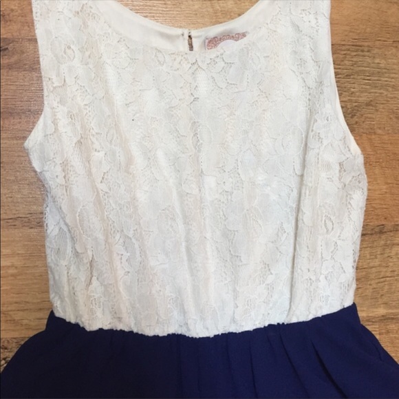 Keyhole back dress - Picture 2 of 4